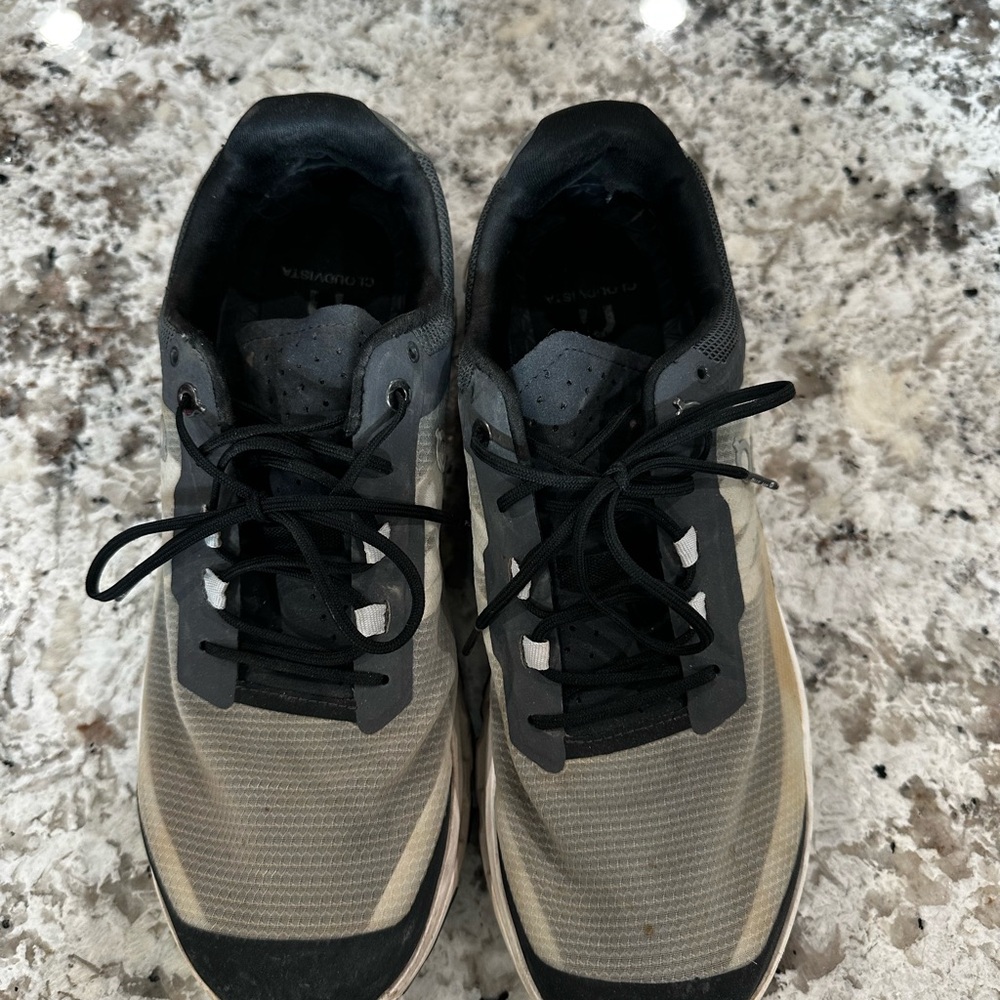 Women’s On Clouds Black Size 10